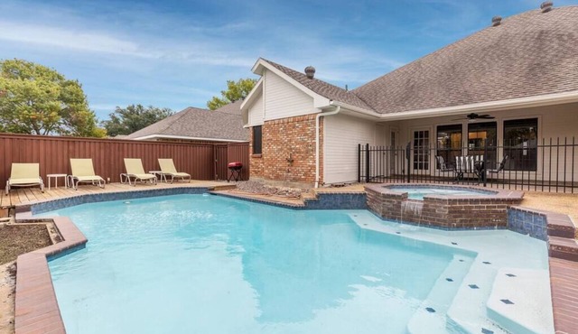 LUXE 4/3 Home w/Pool & Hot Tub