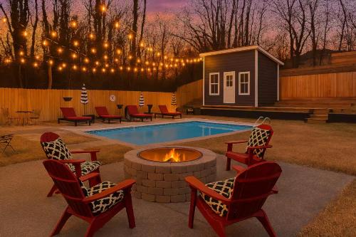 Luxe 4 Bed ATL Retreat - Pool Fire Sauna Theater