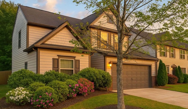 Luxe 4 Bed Retreat: Sleeps 8 & Mins Lake Lanier