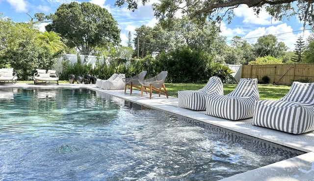 LUXE 4 BED SALTWATER POOL