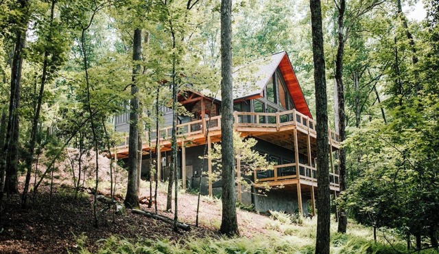 Luxe 4BR Designer Cabin Hot Tub Views Fire