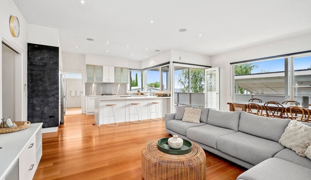 Luxe 4BR Family Sanctuary in Newtown