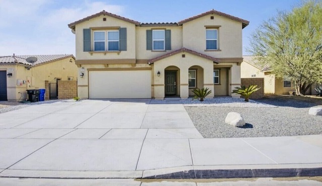Luxe 4BR in Victorville w/ Basketball & Firepit