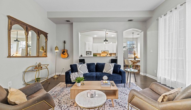 Luxe 5BD Home, Heated Pool, Game Room, King Beds, Family-Friendly
