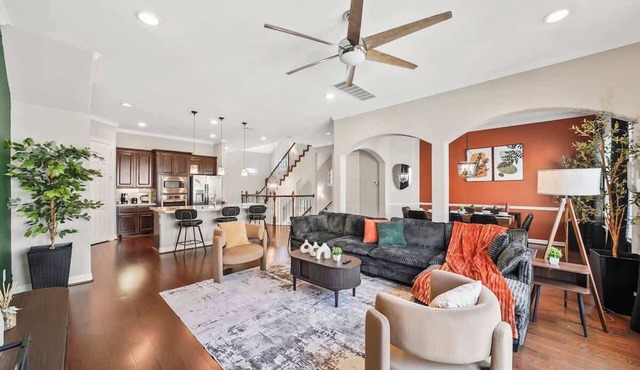 Luxe 5BDR Retreat Gated, Fire Pit, BBQ, Wi-fi