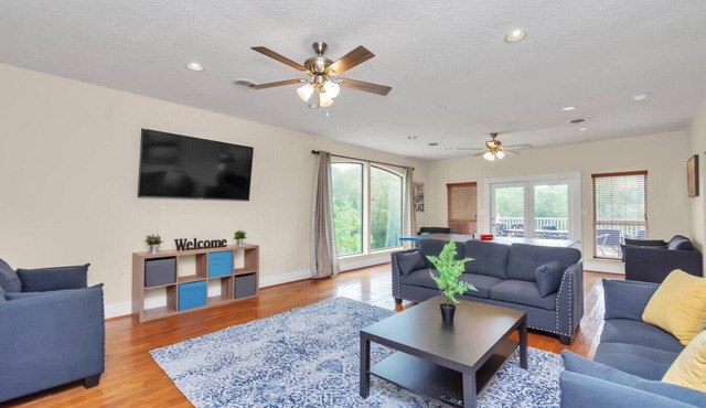 Luxe 6BR Lakehouse w/Fishing | Near IAH