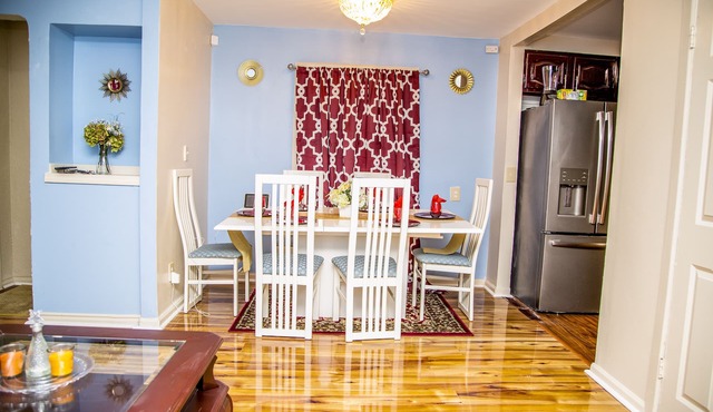 Luxe 7 bdr 4 Fullbath with Jacuzzi on West side Detroit