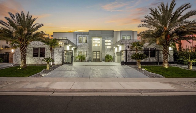 Luxe 7BR|Game Room, Firepit & Mini-putt| Sleeps 22