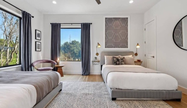 Luxe 8BR Austin Combo | Pool, Grill & Rooftop Deck