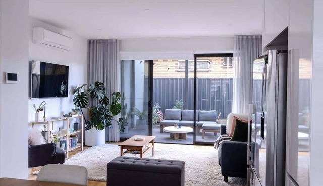 Luxe Altona Haven - Executive 3BR Family Townhouse