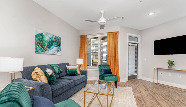 Luxe Apartment in the Heart of Downtown Winston-King & Full Sized Bed