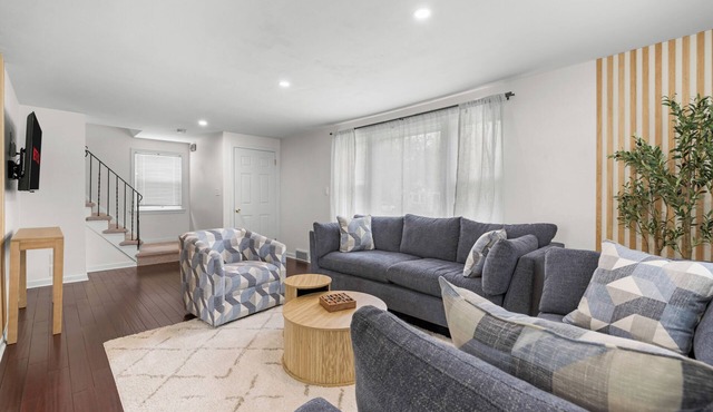 Luxe Aura Residence in Buffalo, Game Room, Safe Neighborhood, Centrally Located