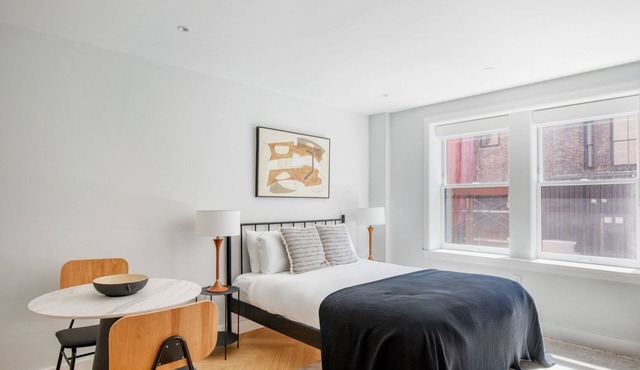 Luxe Back Bay Studio w/W/D, close to Bostom Common, by Blueground