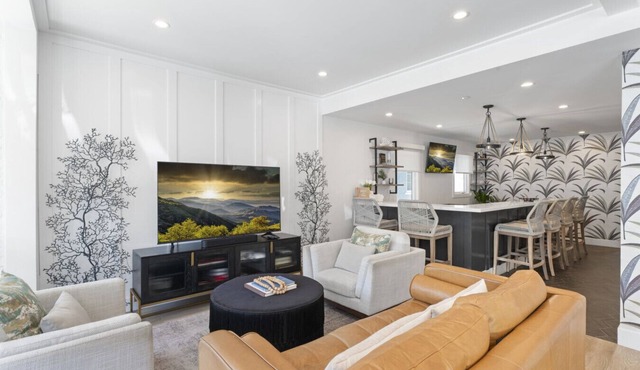 Luxe Balboa House! 5 Bedroom/5 Ensuite Bath! Peninsula Ferry Close!