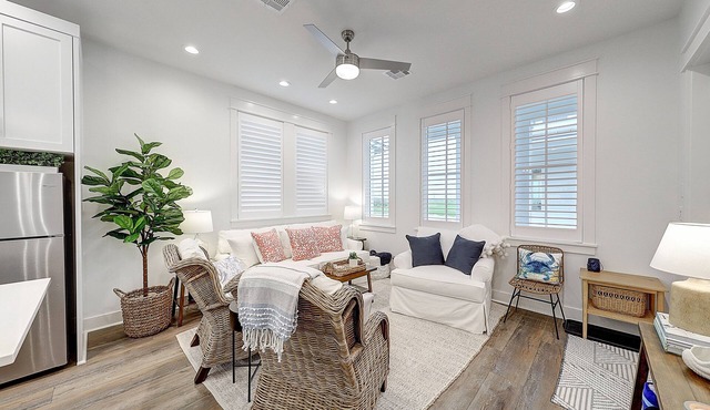 Luxe Barefoot Bungalow in Palmilla, steps to the beach with golf course views