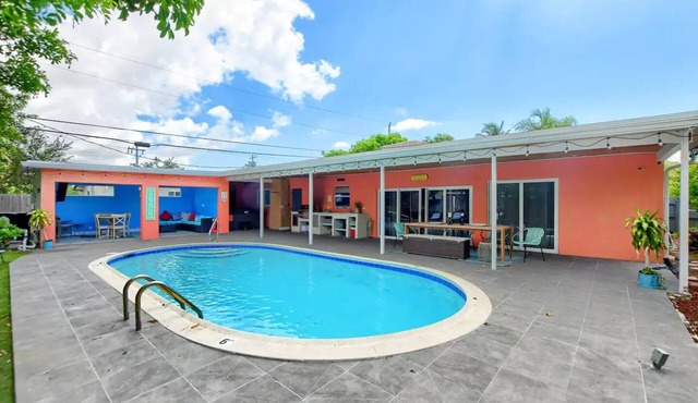 Luxe Beach House: Pool & Spa