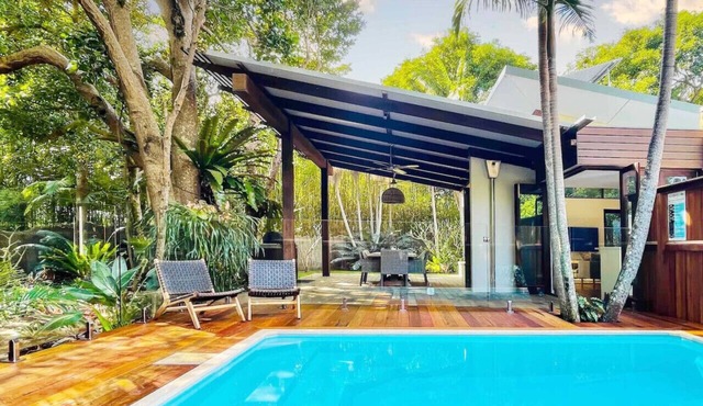 Luxe Beachfront Haven w/heated pool. Pet-Friendly