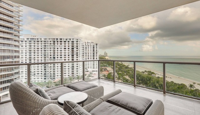 Luxe Beachfront Unit w/Pool Access in Bal Harbour