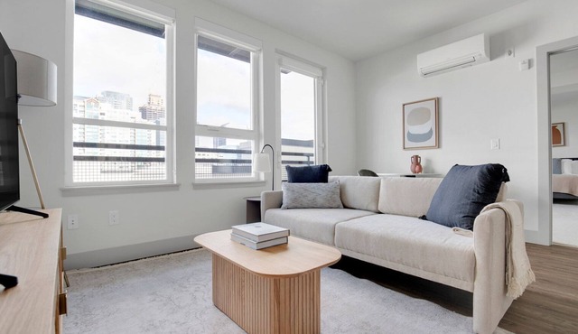 Luxe Bellevue 1BR w/Gym & Roof Lounge, near coffee shops, by Blueground