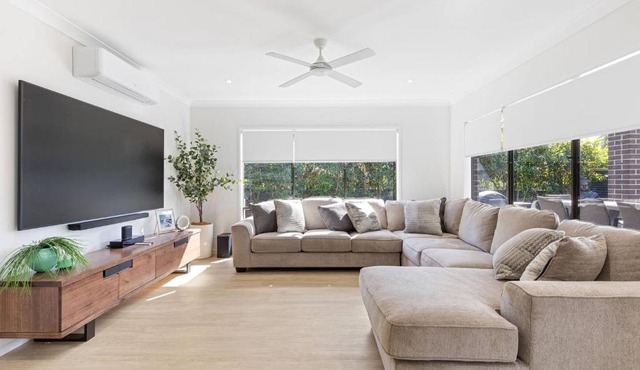 Luxe By The Marina - Hamptons Chic at Hervey Bay