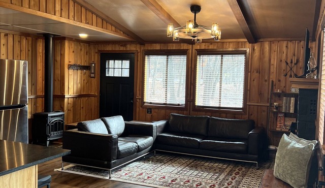 Luxe Cabin, 5 minutes to Lake & Pool 2Bed2Bath, Pet friendly +Resort Amenities