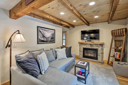 Luxe Cabin BBQ, Deck, 2 Mi to Cranmore Mtn Resort