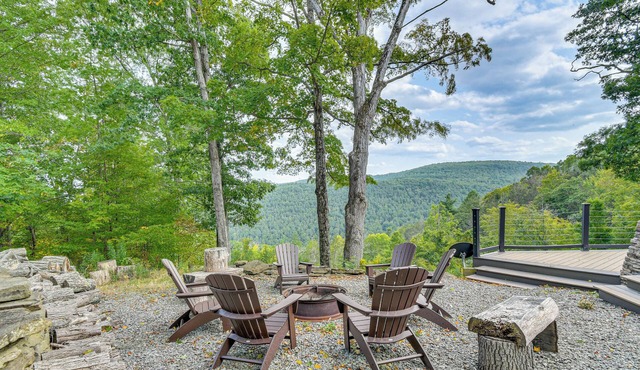 Luxe Cabin Compound 4 Mi to Cameron State Forest!