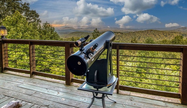 Luxe Cabin | Hot Tub Deck Views Near Blue Ridge