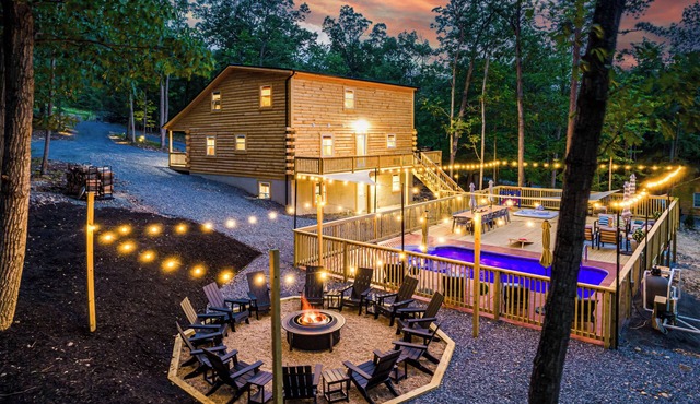 Luxe Cabin, POOL Closed, HotTub, GameRm, 9 beds