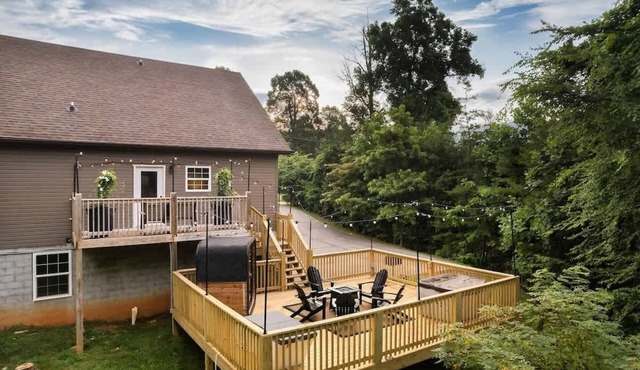 Luxe Cabin, Sleeps 11, Sauna, Gym, Theater Game