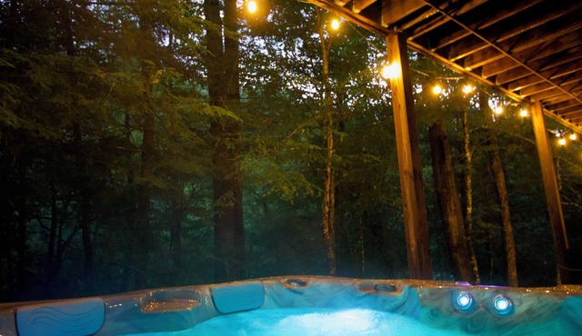 Luxe Cabin w/Hot Tub & Games in Leatherwood Mtns - Guest Favorite!