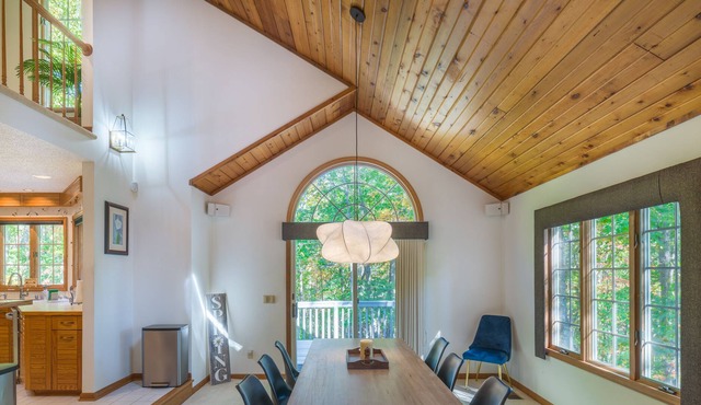 Luxe Chalet | Hot-Tub, Jacuzzi, Sauna , Game Room and Outdoor Fire-Pit