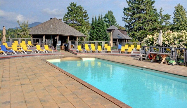 Luxe Chalet with Hot Tub & Sauna