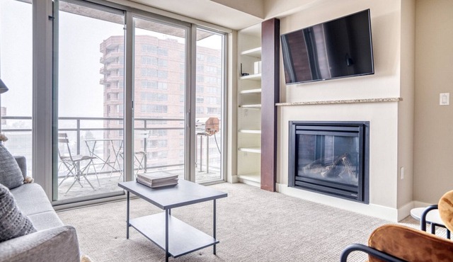 Luxe Cherry Creek 1BR w/ Sauna & Theater, near shopping, by Blueground