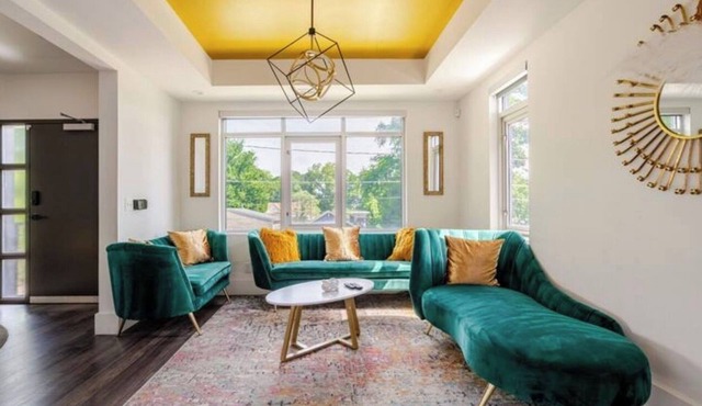 Luxe City Townhome w/Rooftop Lounge & Skyline Views