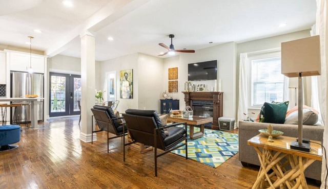 Luxe Comfort: 4BR 3BA Gem near Plaza & Art Museum