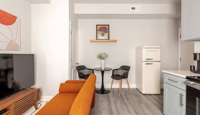 Luxe & Convenience Center City