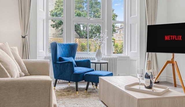 Luxe Cotswold Apt Garden Free EV Charger & Parking