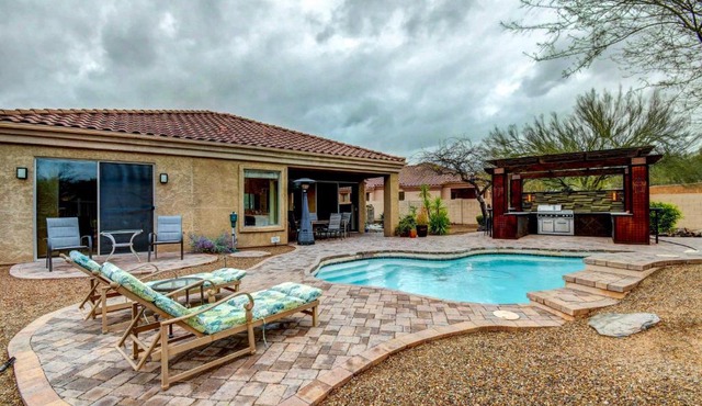 Luxe Couples Retreat with Pool and Outdoor Kitchen!