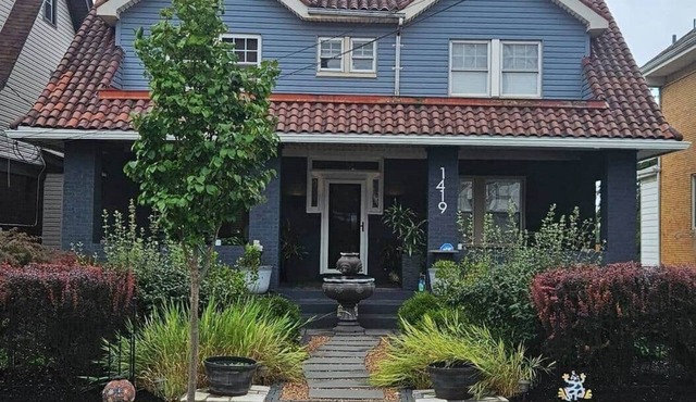 Luxe craftsman with heated pool, 5 mins to stadium