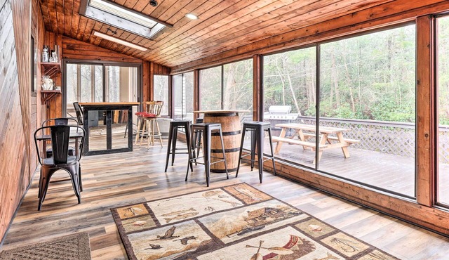 Luxe Cresco Lodge on Creek w/Movie Theater & Deck