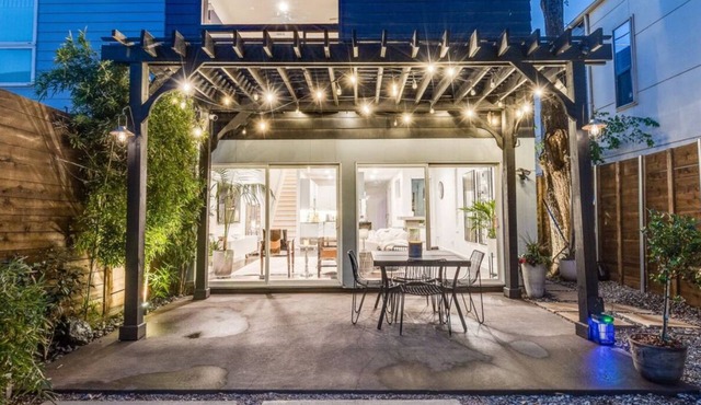 Luxe Dallas Duplex Business & Downtown Ready