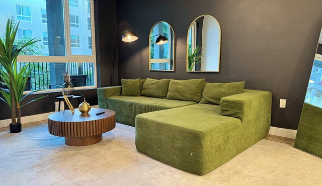 Luxe Deco Haven W/Pool,Gym&Parking near Disneyland