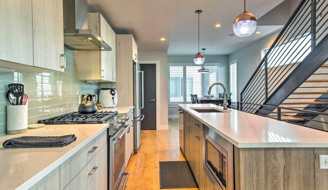Luxe Denver Townhome: Hot Tub + City Views!