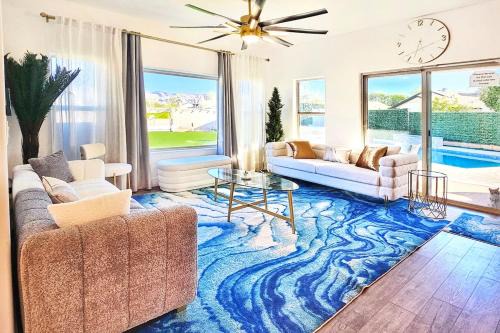 Luxe Desert Oasis, Pool, Hidden Speakeasy Room!
