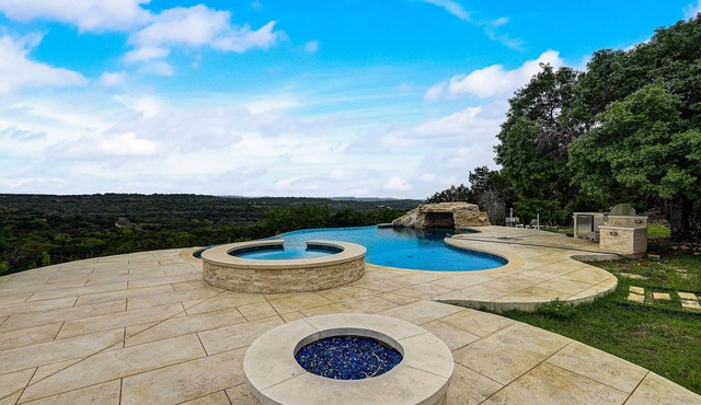 Luxe designer Hill Country home near Austin with amazing views & infinity pool