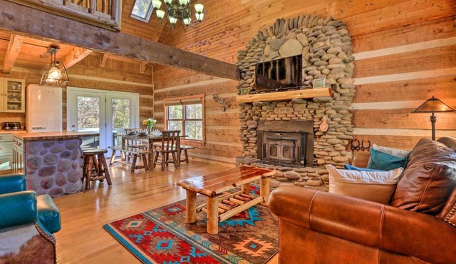 Luxe Dog-Friendly Cabin with Hot Tub and Game Room