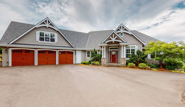 Luxe, dog-friendly estate with hot tub, theater, gym, playhouse & 4 fireplaces