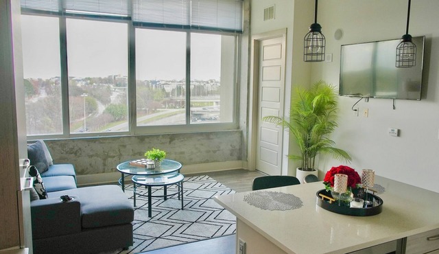 Luxe Downtown High-Rise-Stunning Views & Prime ATL Location Close to Attractions