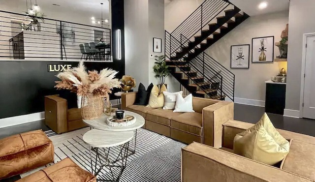 Luxe Downtown Townhome with Rooftop Patio near Beale St